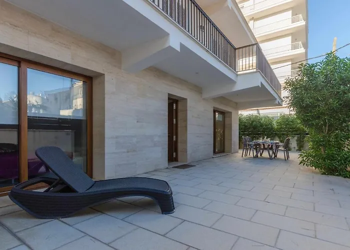 Yourhouse Es Cardinal